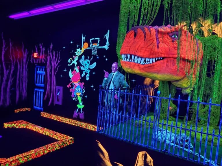 Neon decorations at a Monter Mini Golf location.