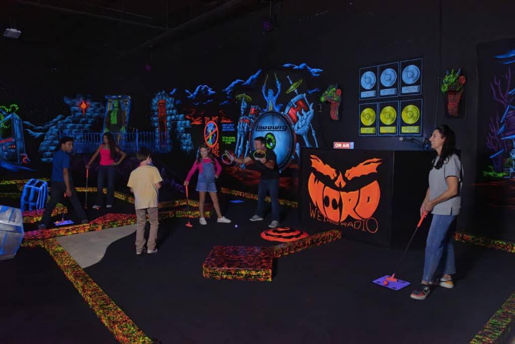 Mini golf 4 team interaction