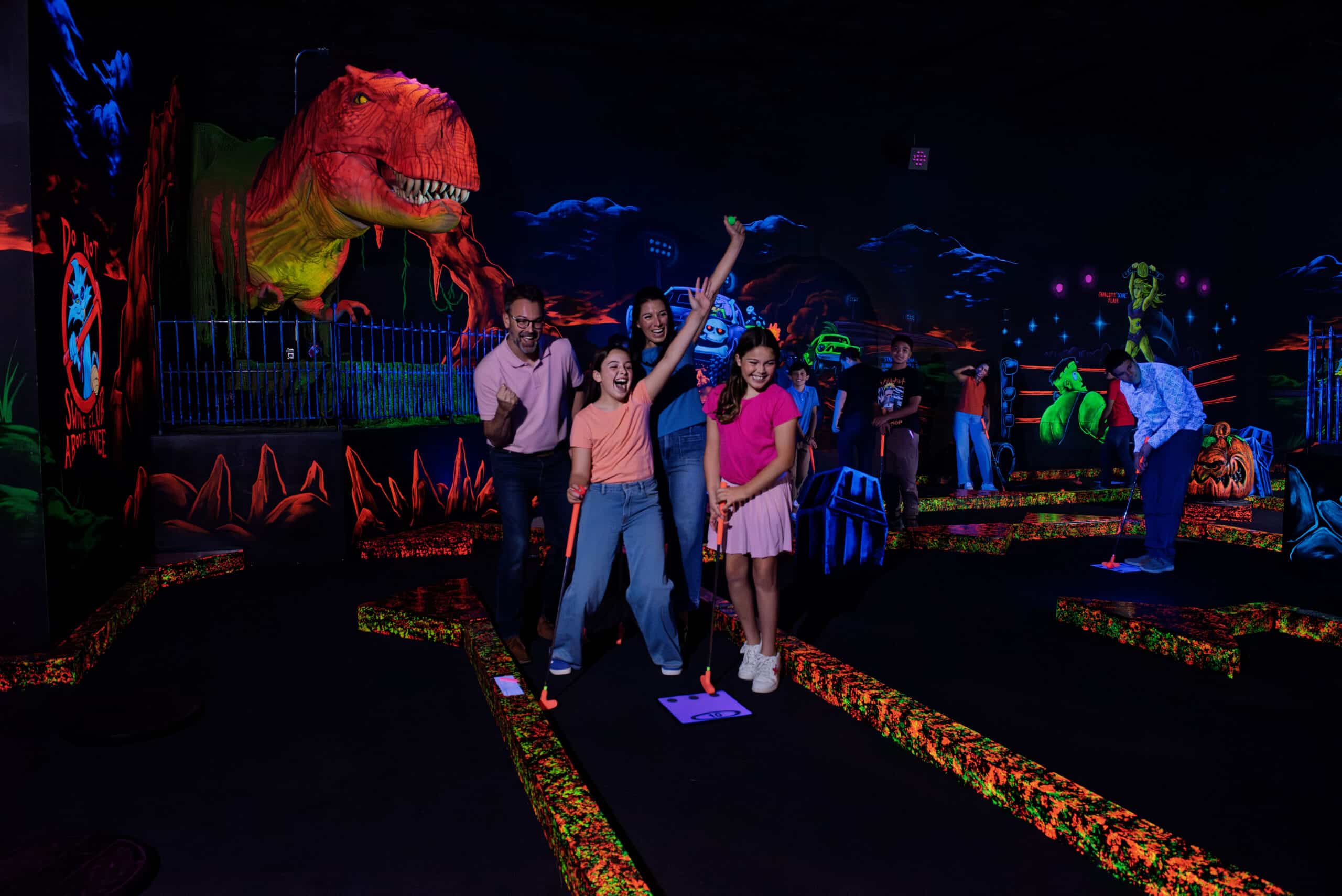 News 2 Mini golf 1 family celebration scaled